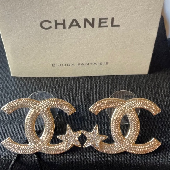 ⭐️ CHANEL CC EARRINGS WITH STARS ⭐️ NWT ⭐️ - Picture 12 of 16